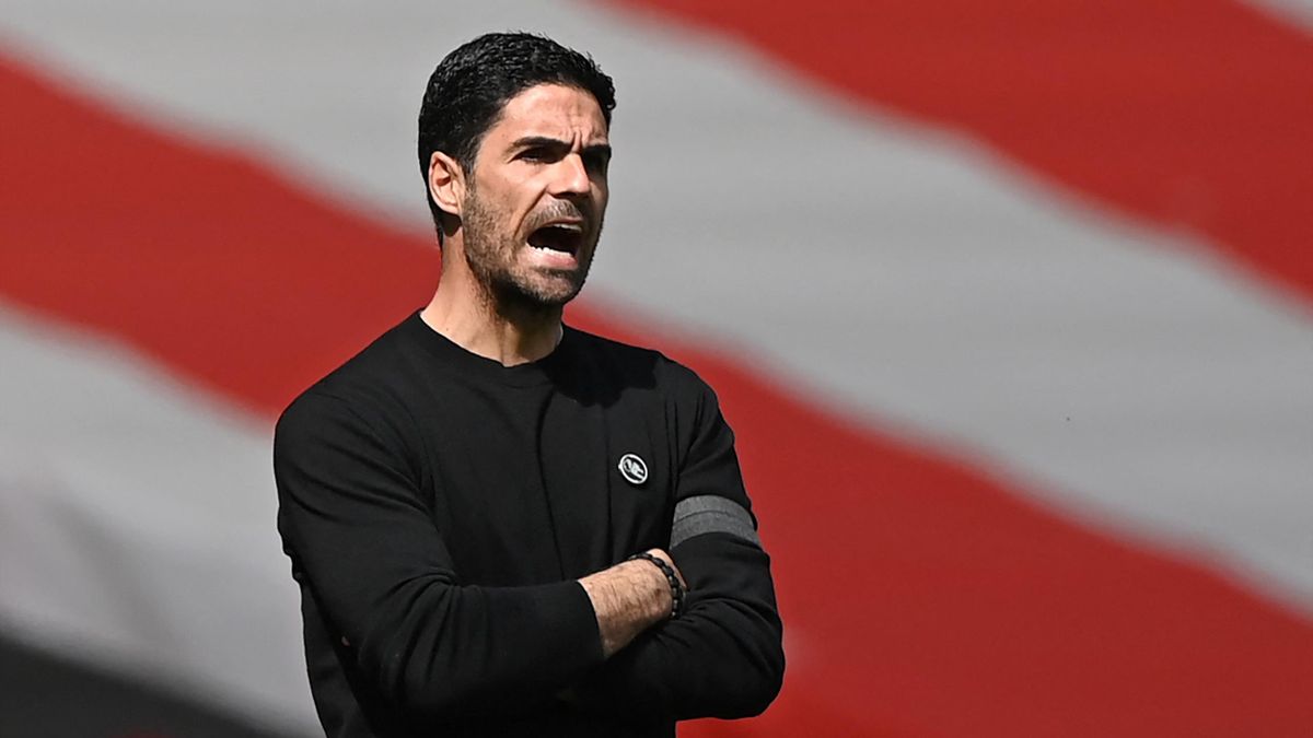 Arsenal's Spanish manager Mikel Arteta gestures on the touchline
