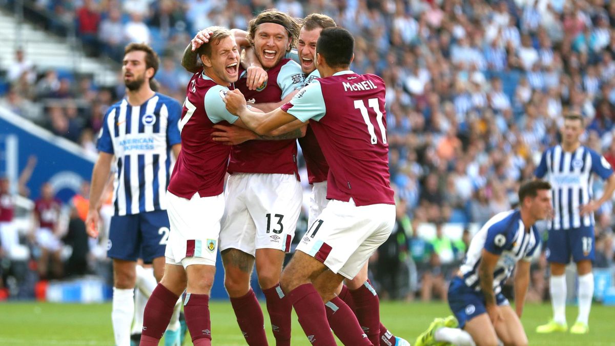 Jeff Hendrick of Burnley celebrates with teammates after scoring his team's first goal during the Premier League match against Brighton & Hove Albion at the American Express Community Stadium on September 14, 2019