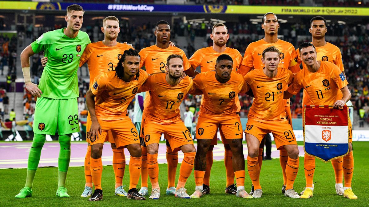 De teamfoto van Oranje voorafgaand aan het WK-duel met Senegal.