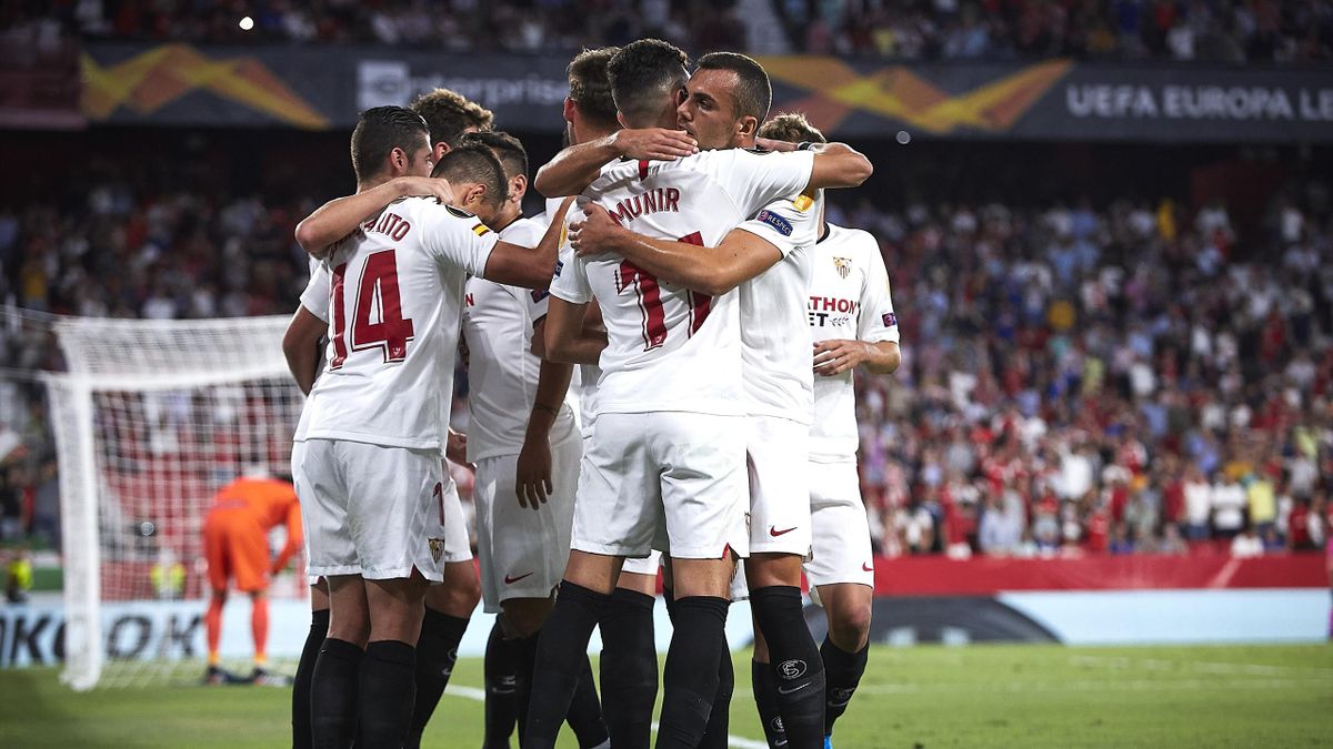 Javier Hernandez of Sevilla FC celebrates scoring his team's opening goal with team mates during the UEFA Europa League group A match between Sevilla FC and APOEL Nikosia at Estadio Ramon Sanchez Pizjuan on October 03, 2019 in Seville, Spain.