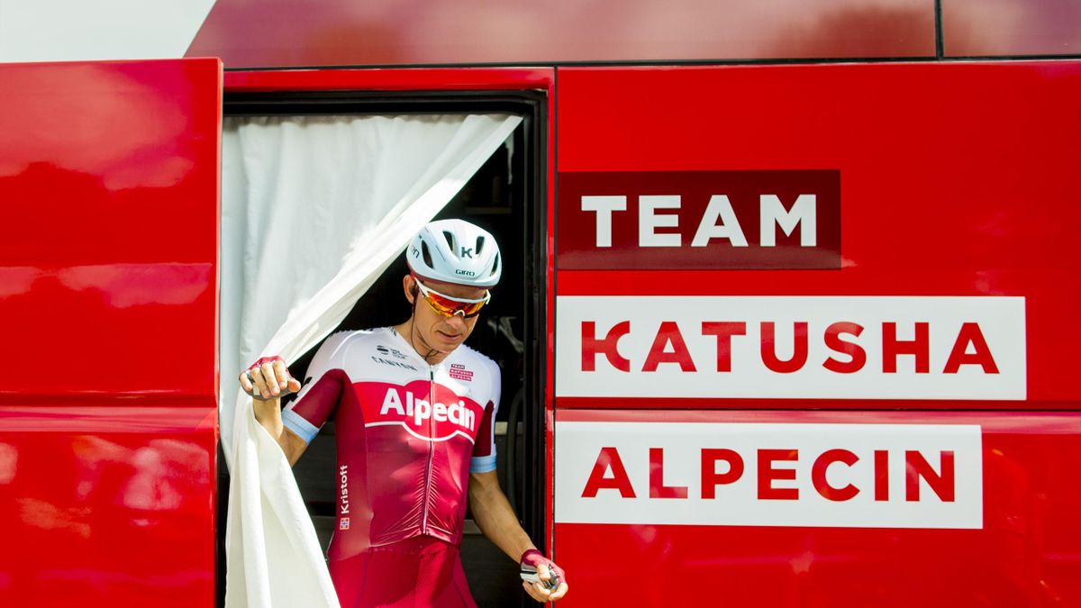 Alexander Kristoff (Team Katusha-Alpecin) går ut av lagbussen før den 207,5 km lange fjerde etappen i sykkelrittet Tour de France tirsdag. Etappen går fra Mondorf-les-Bains i Luxembourg til Vittel i Frankrike.