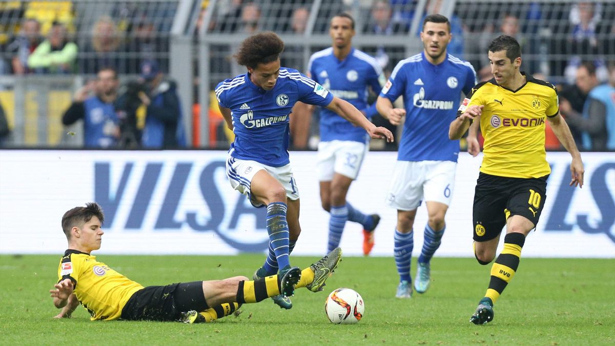 Leroy Sané (Schalke 04) dans ses dribbles face au Borussia Dortmund