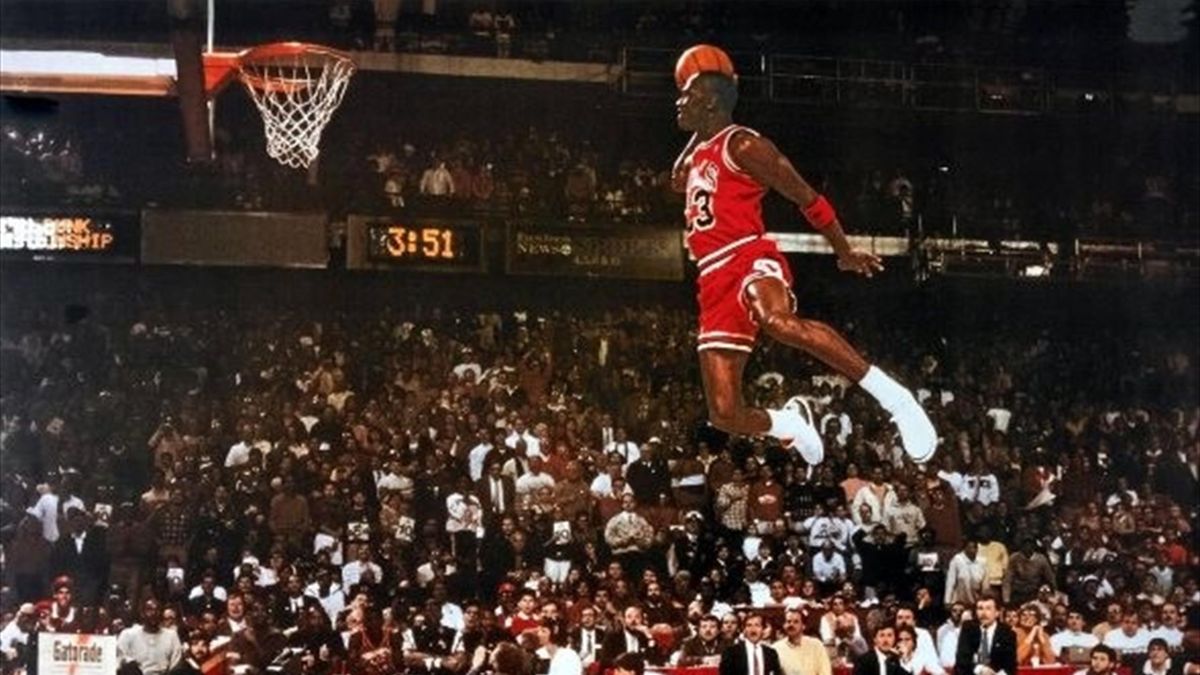 La grande schiacciata dimenticata di Michael Jordan nel 1985 a Trieste -  Eurosport