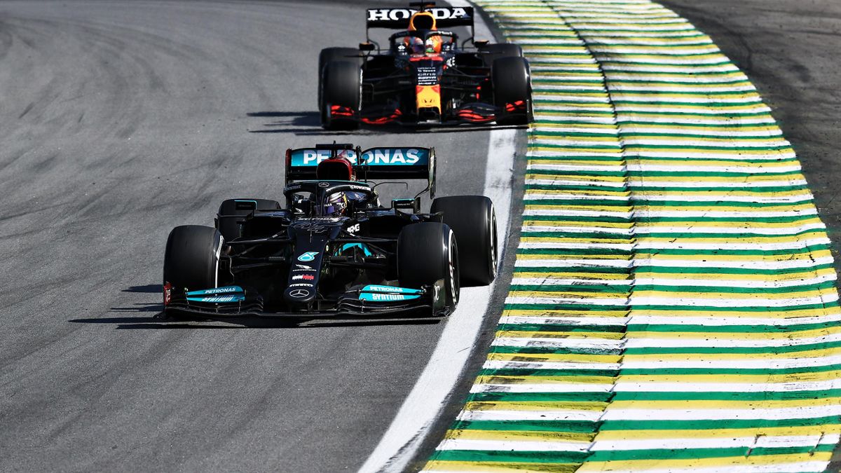 Lewis Hamilton (Mercedes) vor Max Verstappen (Red Bull)