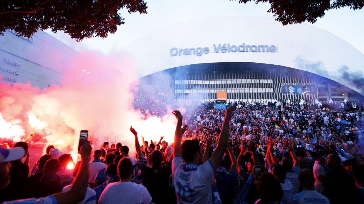 Marseille v PSG: Hosts at of point deduction after nine police injured in fan clashes Velodrome - Eurosport