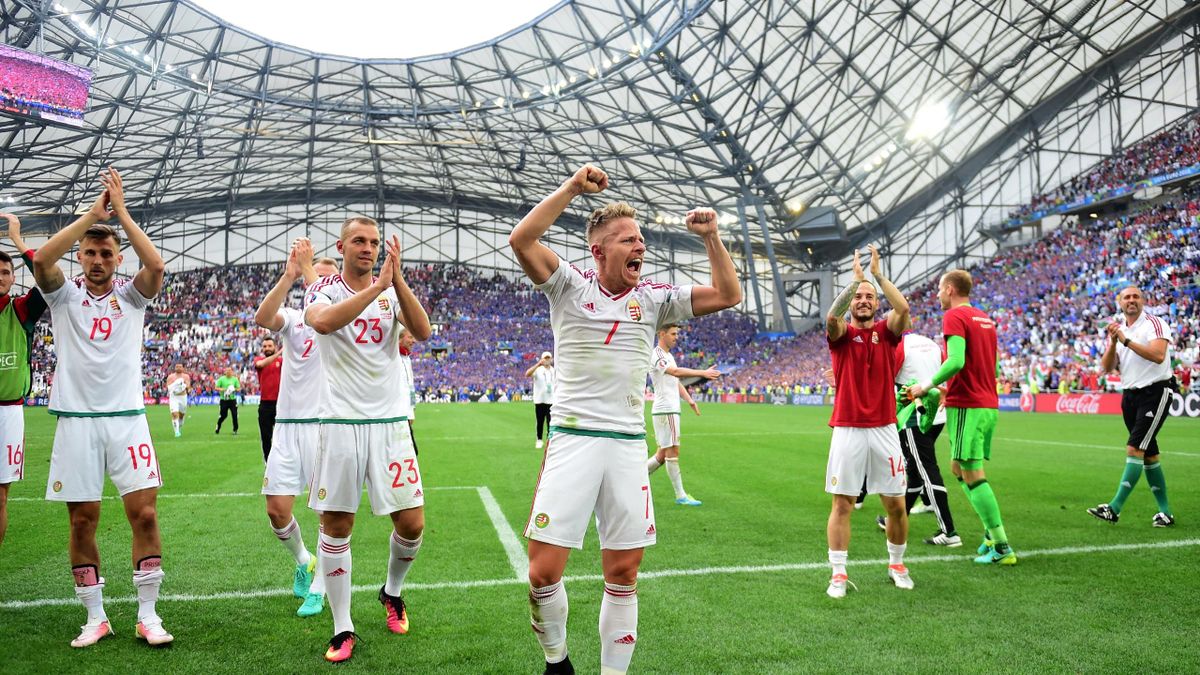 Hungary's players celebrate at the end of the Euro 2016 group F football match between Iceland and Hungary
