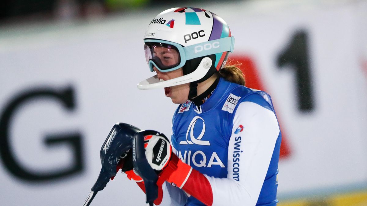 Michelle Gisin célèbre sa victoire lors du slalom de Semmering