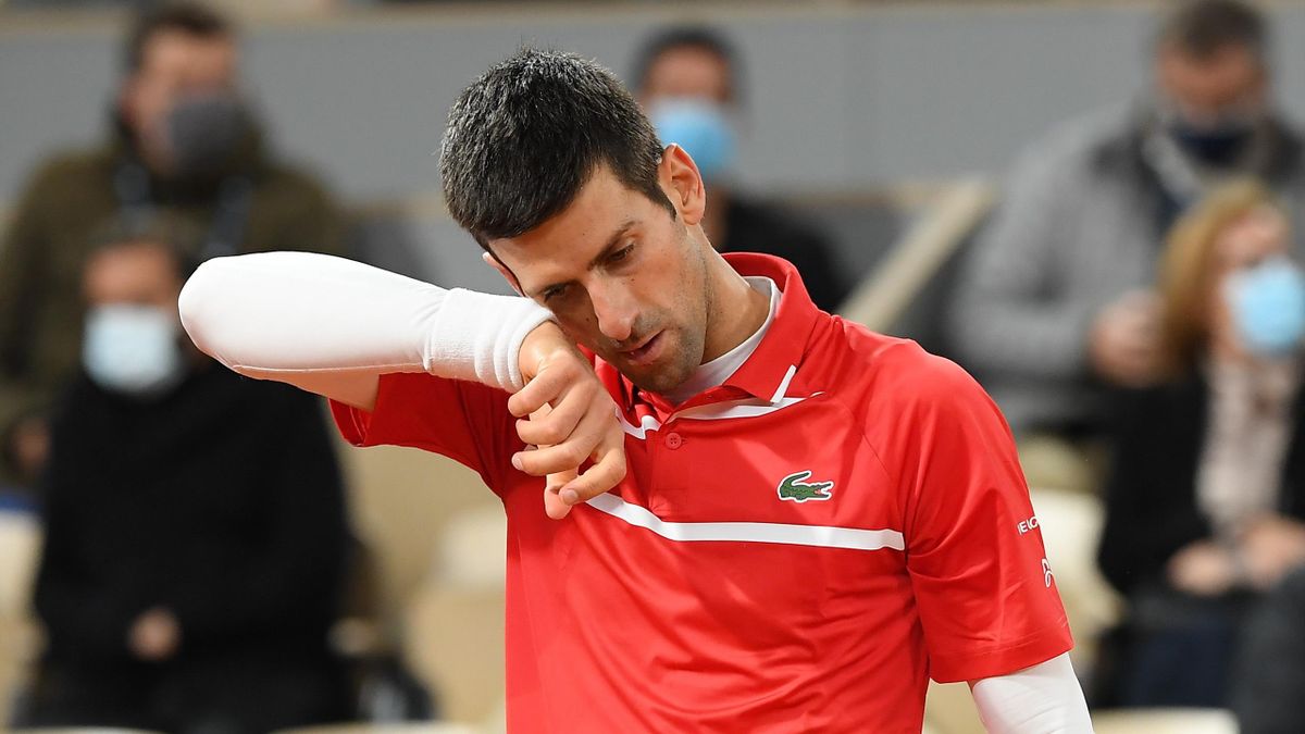 Novak Djokovic gibt Kindern Tennis-Unterricht und erntet ...