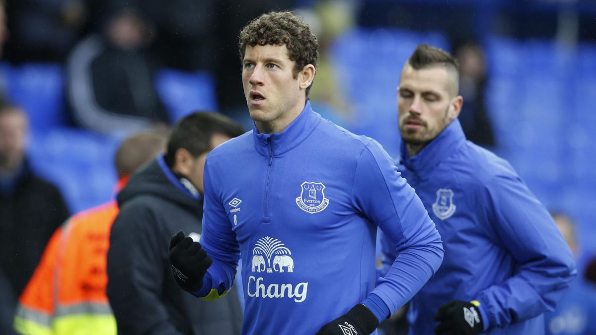 Everton S Ross Barkley Pulled Out Of Chelsea Move After Having Medical Eurosport