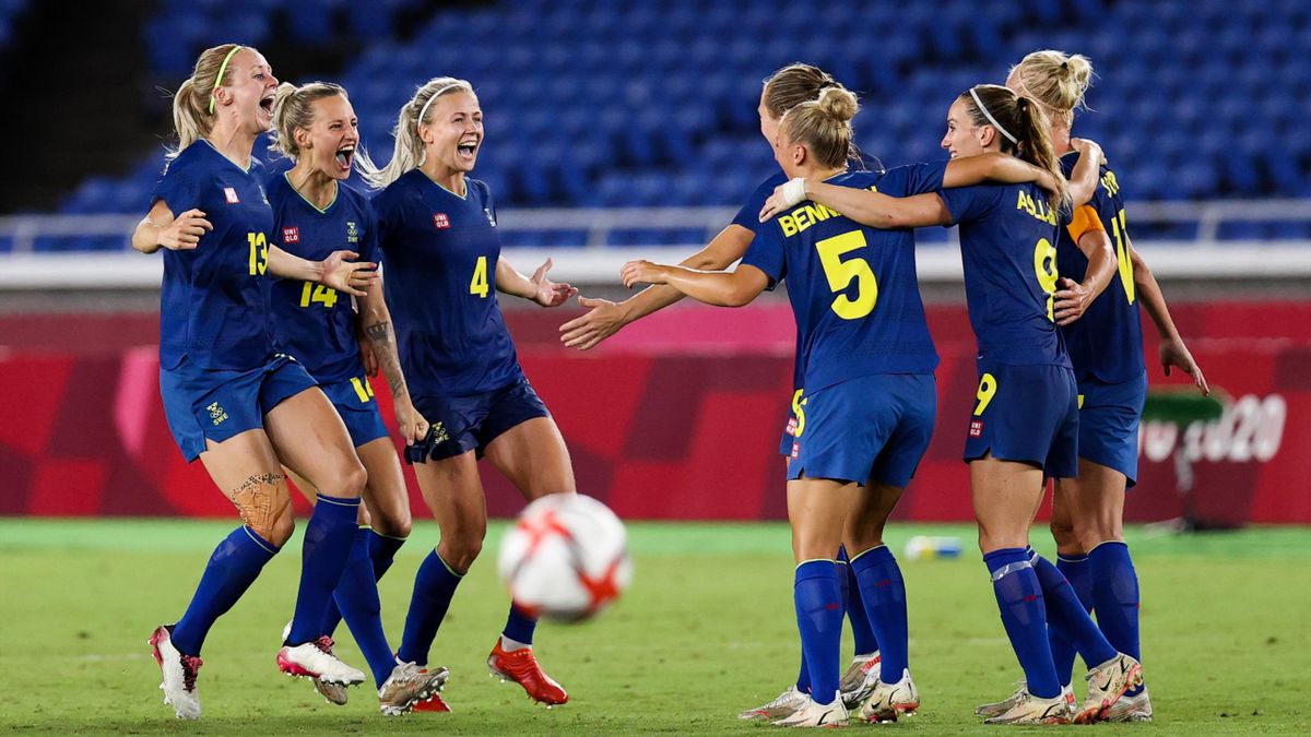 Players of Team Sweden celebrate the victory after the match between Australia and Sweden on day ten of the Tokyo 2020 Olympic Games at International Stadium Yokohama on August 02, 2021