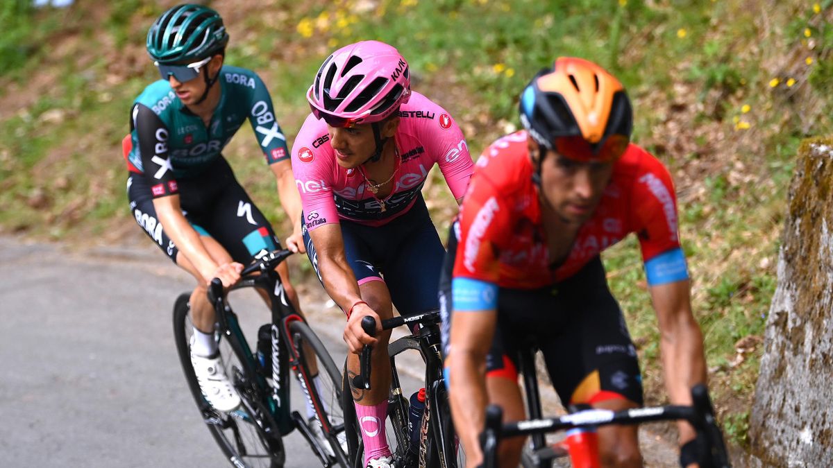 ai Hindley of Australia and Team Bora - Hansgrohe, Richard Carapaz of Ecuador and Team INEOS Grenadiers Pink Leader Jersey and Mikel Landa Meana of Spain and Team Bahrain Victorious compete during the 105th Giro d'Italia 2022