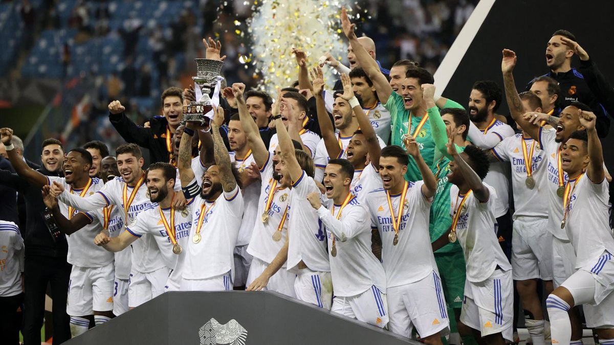 Real Madrid celebrate winning the Spanish Super Cup final