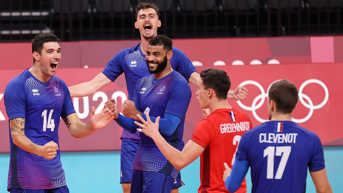 Nicolas le Goff et Earvin Ngapeth heureux lors du succès des Bleus face au Comité Olympique Russe lors des Jeux de Tokyo 2020