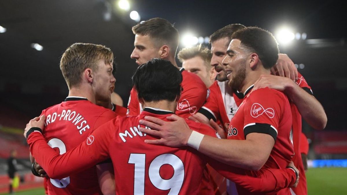 Southampton's English midfielder James Ward-Prowse (L) celebrates with teammates after scoring the opening goal from the penalty spot during the English Premier League football match between Southampton and Leicester City at St Mary's Stadium in Southampt