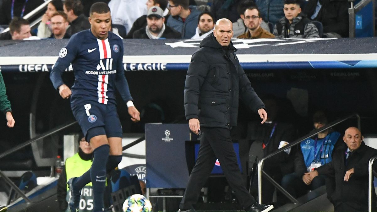 Kylian MBAPPE of PSG and Zinedine ZIDANE coach of Real Madrid during the Champions League match between Real Madrid and Paris at Estadio Santiago Bernabeu on November 26, 2019 in Madrid, Spain