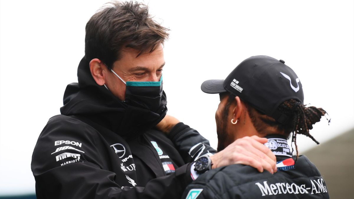 Toto Wolff (l.) and Lewis Hamilton - Mercedes