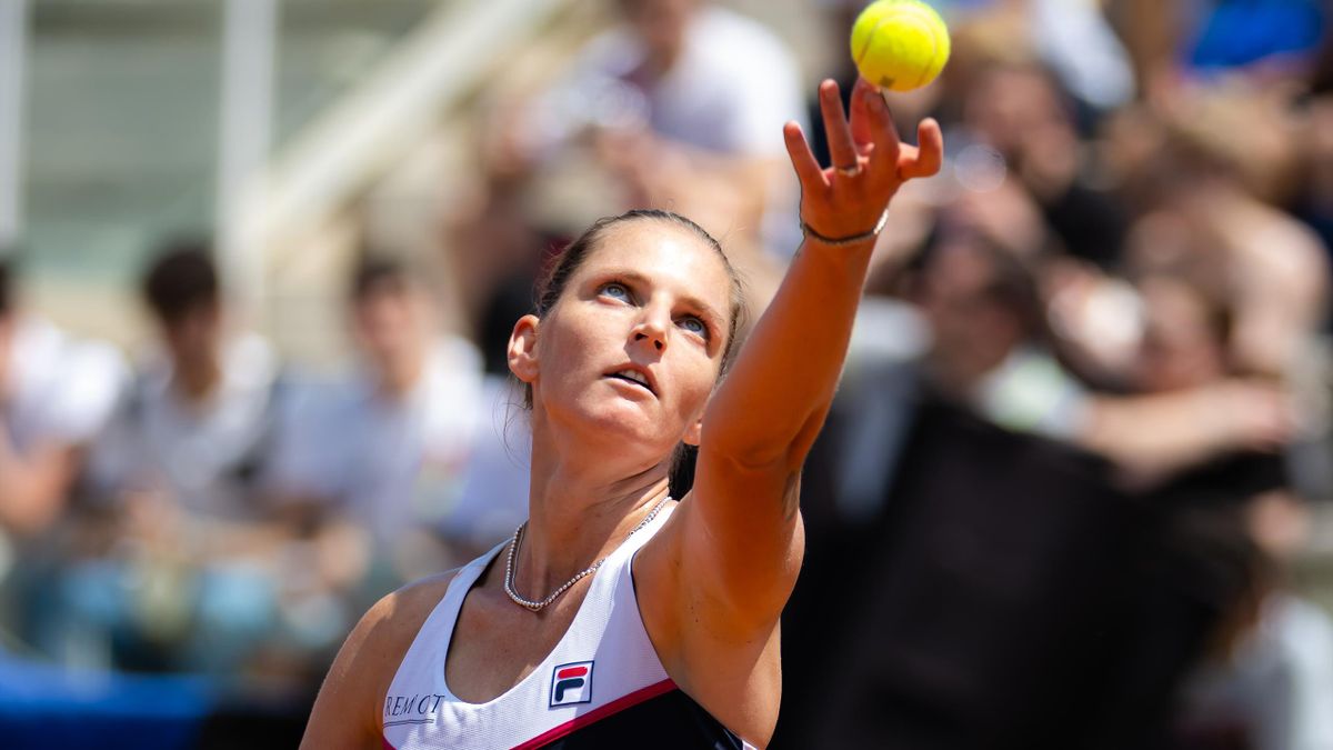 Karolina Pliskova of the Czech Republic in action against Jil Teichmann of Switzerland in her second round match during Day 4 of the Internazionali BNL D'Italia at Foro Italico on May 11, 2022 in Rome, Italy (Photo by Robert Prange/Getty Images)