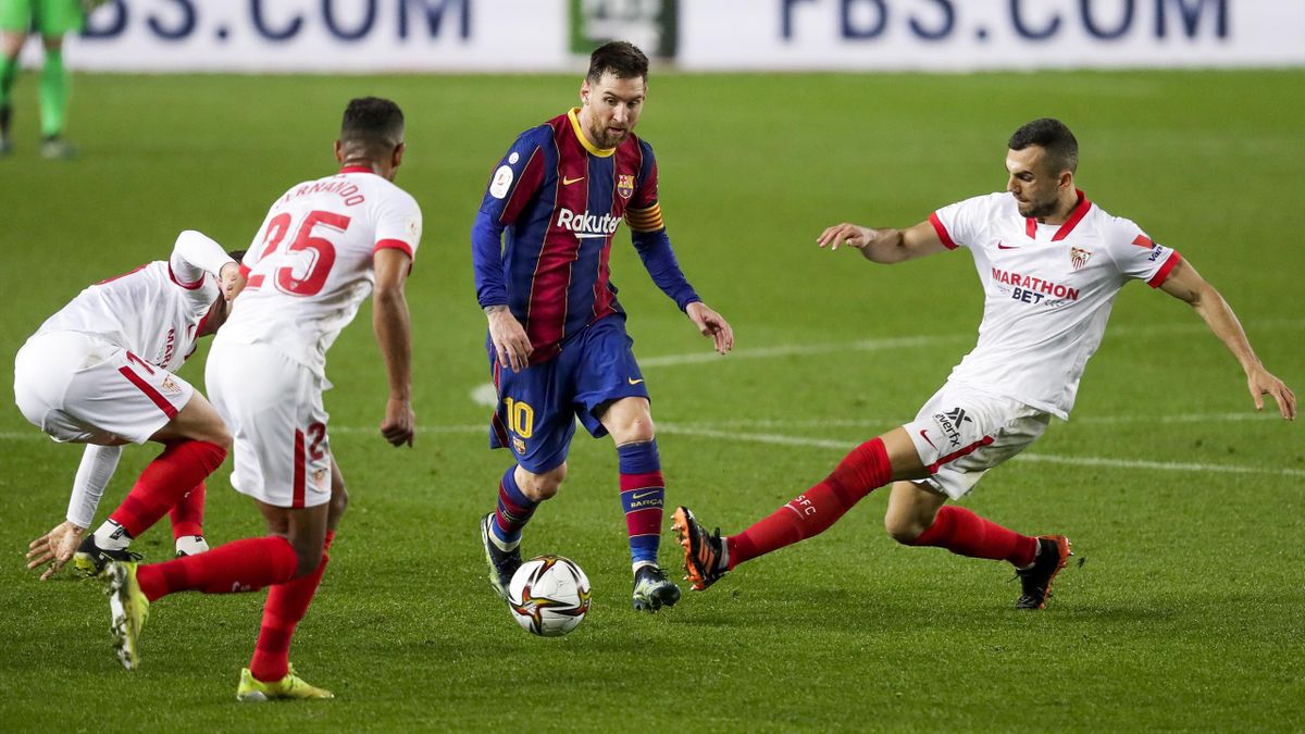Lionel Messi (FC Barcelona, am Ball) im Spiel gegen den FC Sevilla