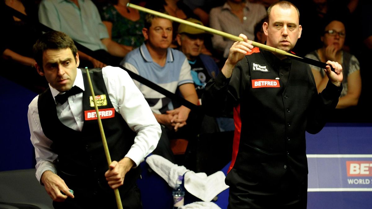 Ronnie O'Sullivan and Mark Williams during a match.