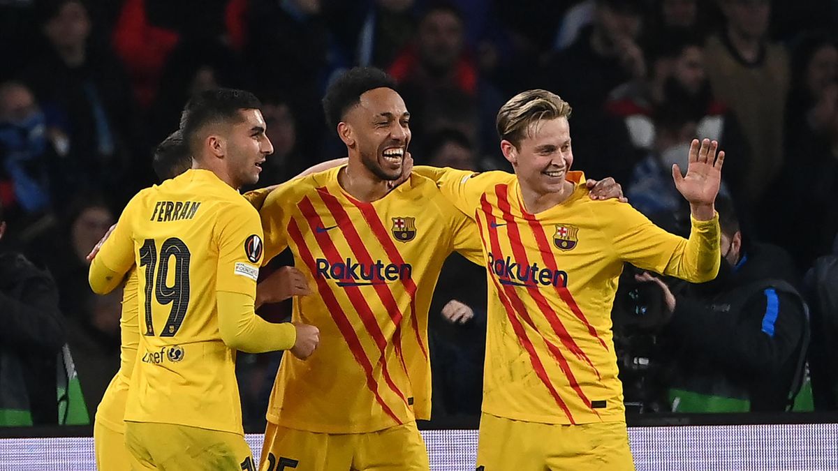 Barcelona's Gabonese midfielder Pierre-Emerick Aubameyang (C) celebrates with teammates after scoring his team's fourth goal during the UEFA Europa League knockout round play-off second leg football match between SSC Napoli and FC Barcelona at the Diego A