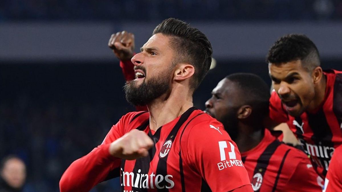 Olivier Giroud esulta dopo il gol segnato durante Napoli-Milan - Serie A 2021-22