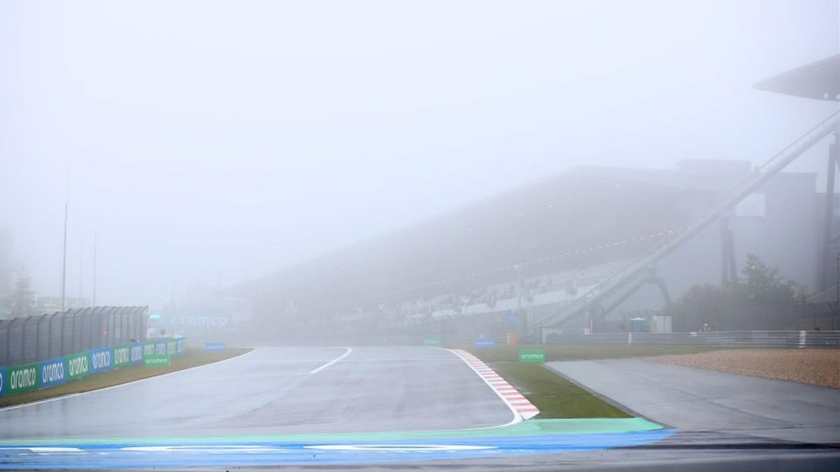 Le circuit du Nürburgring dans le brouillard lors de la première journée du Grand Prix de l'Eifel 2020