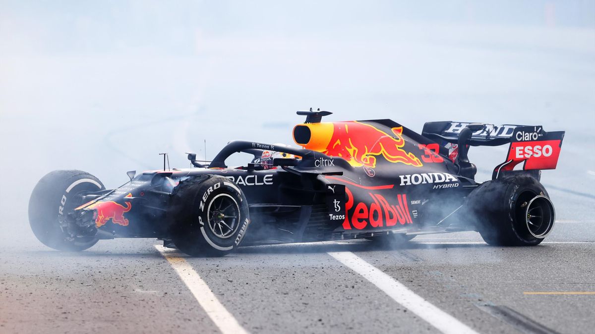 Verstappen crashes out after tyre fault