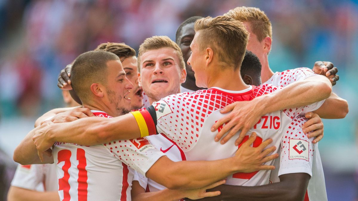 RB Leipzig freut sich über den Sieg gegen den SC Freiburg am 2. Bundesliga-Spieltag