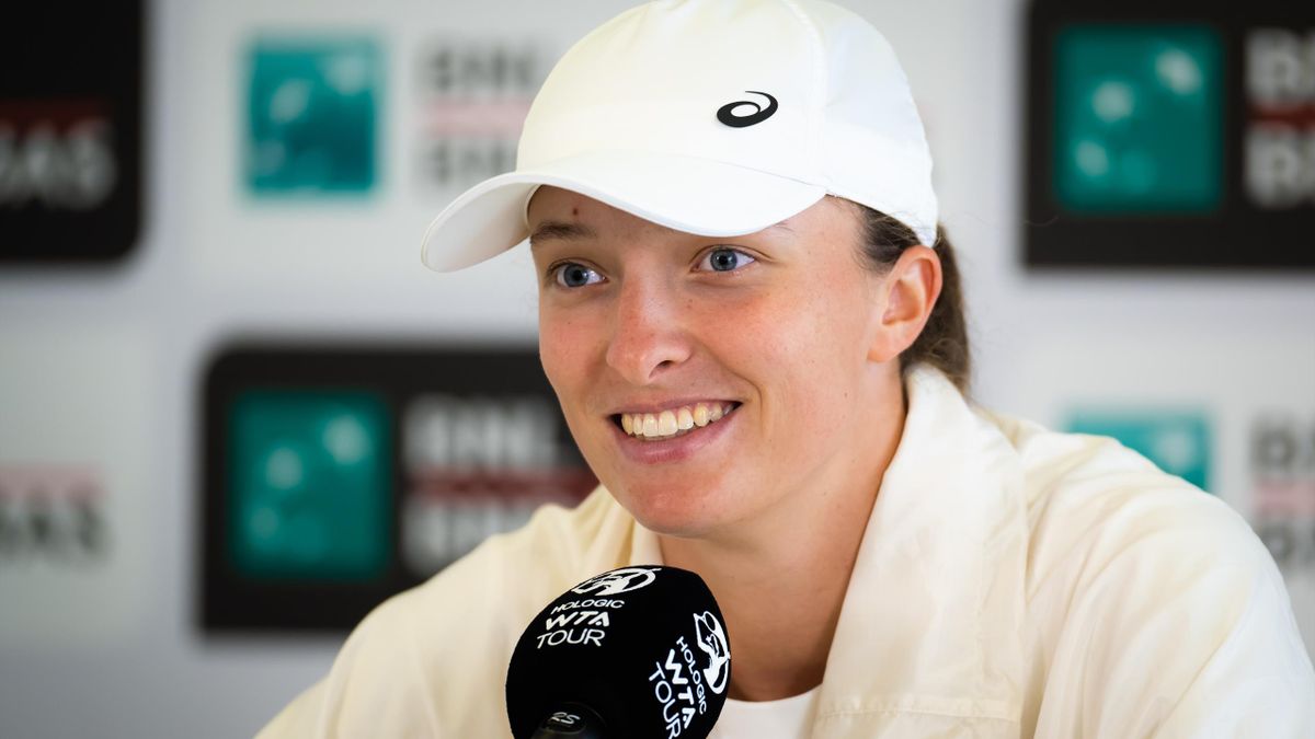 Iga Swiatek of Poland talks to the media after defeating Elena-Gabriela Ruse of Romania in her second round match during Day 4 of the Internazionali BNL D'Italia at Foro Italico on May 11, 2022 in Rome, Italy (Photo by Robert Prange/Getty Images)