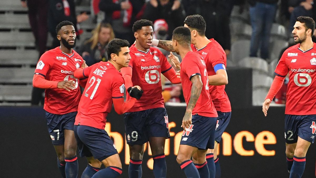 Jonathan David congratulé par ses coéquipiers lors de Lille - Troyes, en Ligue 1 le 4 décembre 2021