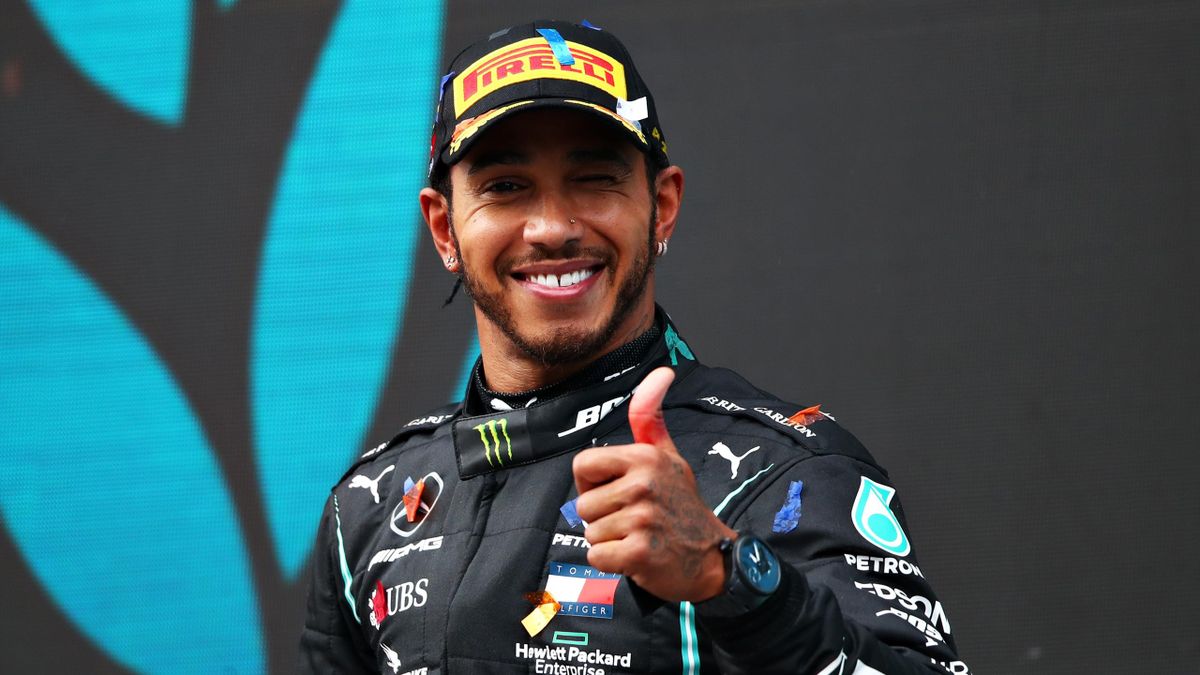 Lewis Hamilton tout sourire à Istanbul, le 15 novembre 2020.