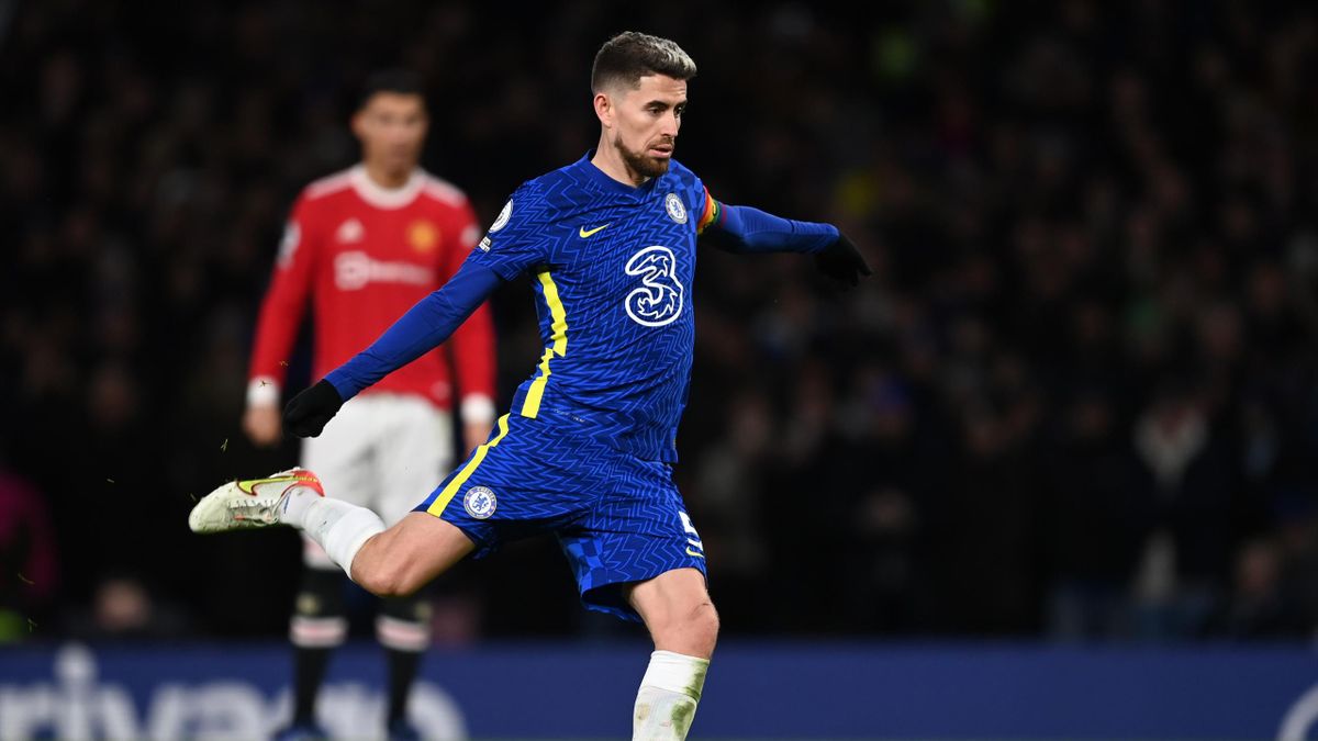 LONDON, ENGLAND - NOVEMBER 28: Jorginho of Chelsea scores their side's first goal from the penalty spot during the Premier League match between Chelsea and Manchester United at Stamford Bridge on November 28, 2021 in London, England. (Photo by Darren Wals