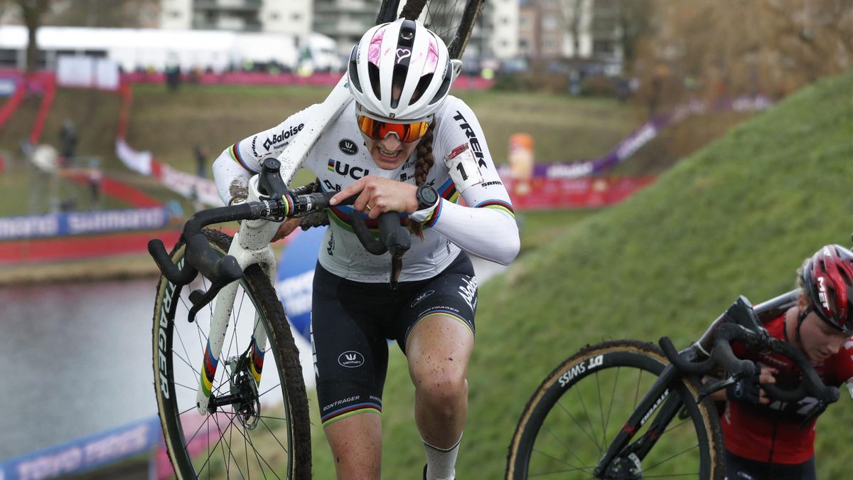 Lucinda Brand powers to another win in the UCI Cyclo-Cross World Cup