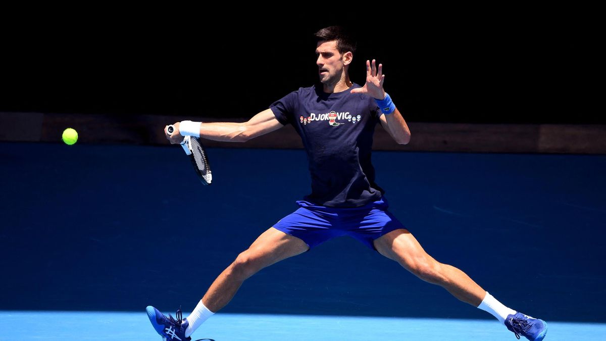 Novak Djokovic edz az Ausztrál Open helyszínén