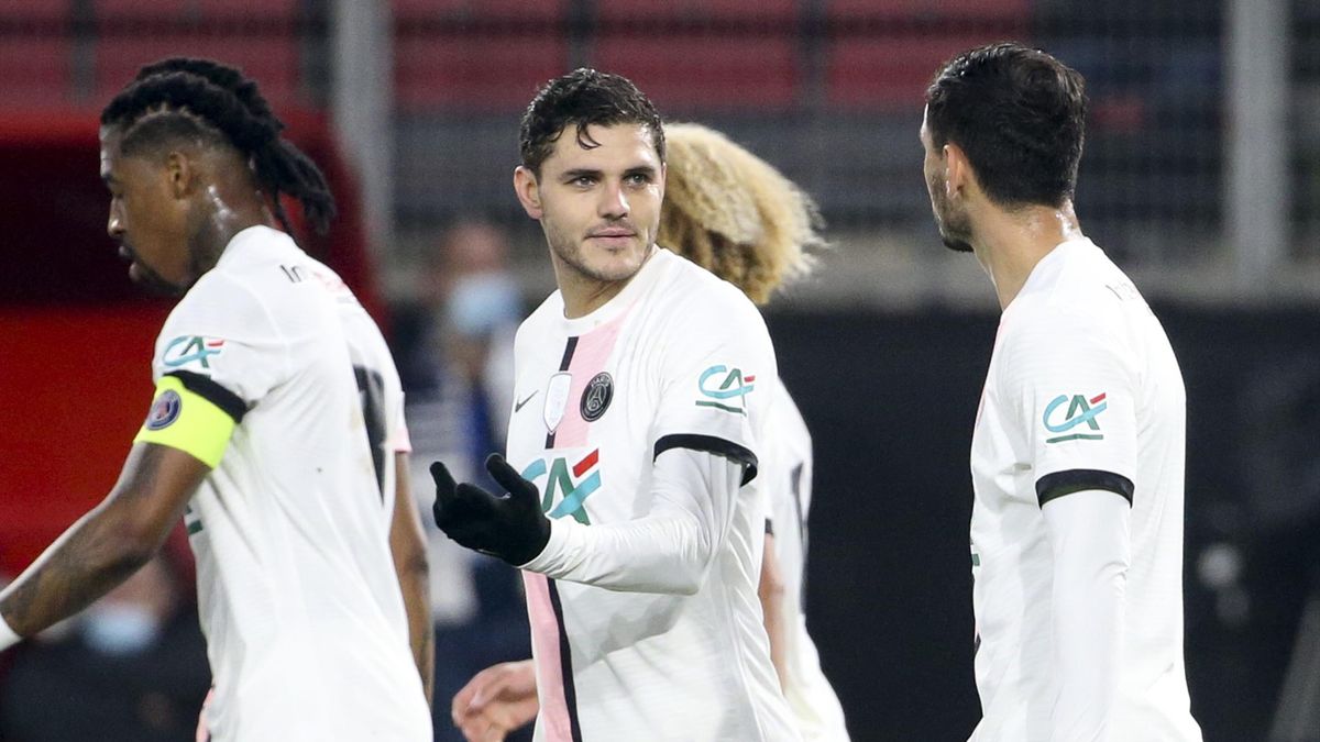 Mauro Icardi of PSG celebrates his goal during the French Cup match between Entente Feignies-Aulnoye and Paris Saint-Germain (PSG) at Stade du Hainaut on December 19, 2021 in Valenciennes, France