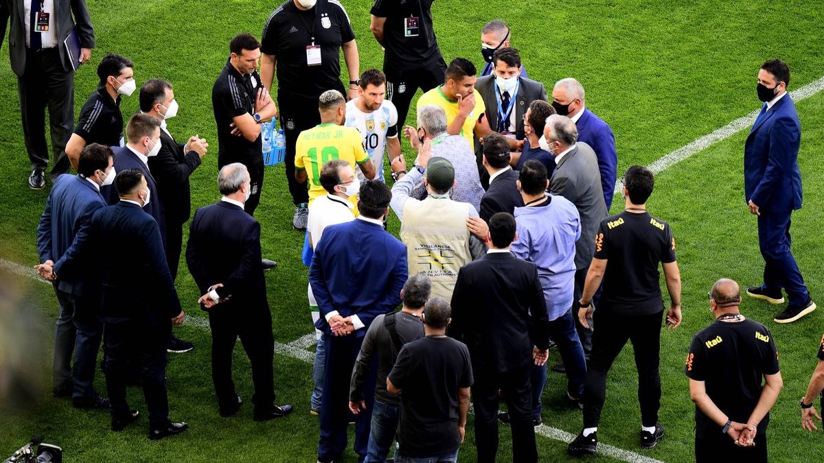 Lionel Messi lors de Brésil-Argentine, arrêté pour cause de Covid-19.