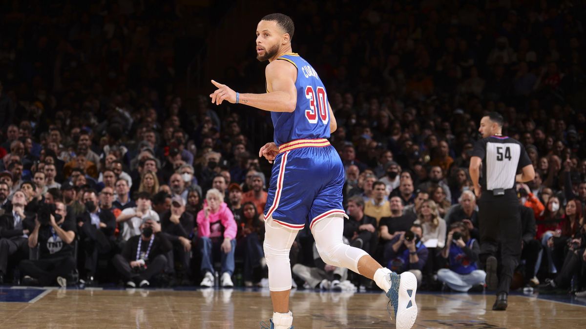 Stephen Curry, shooteur à 3-points le plus prolifique de l'histoire de la NBA en saison régulière, lors de l'établissement de son record, au Madison Square Garden - 14/12/2021