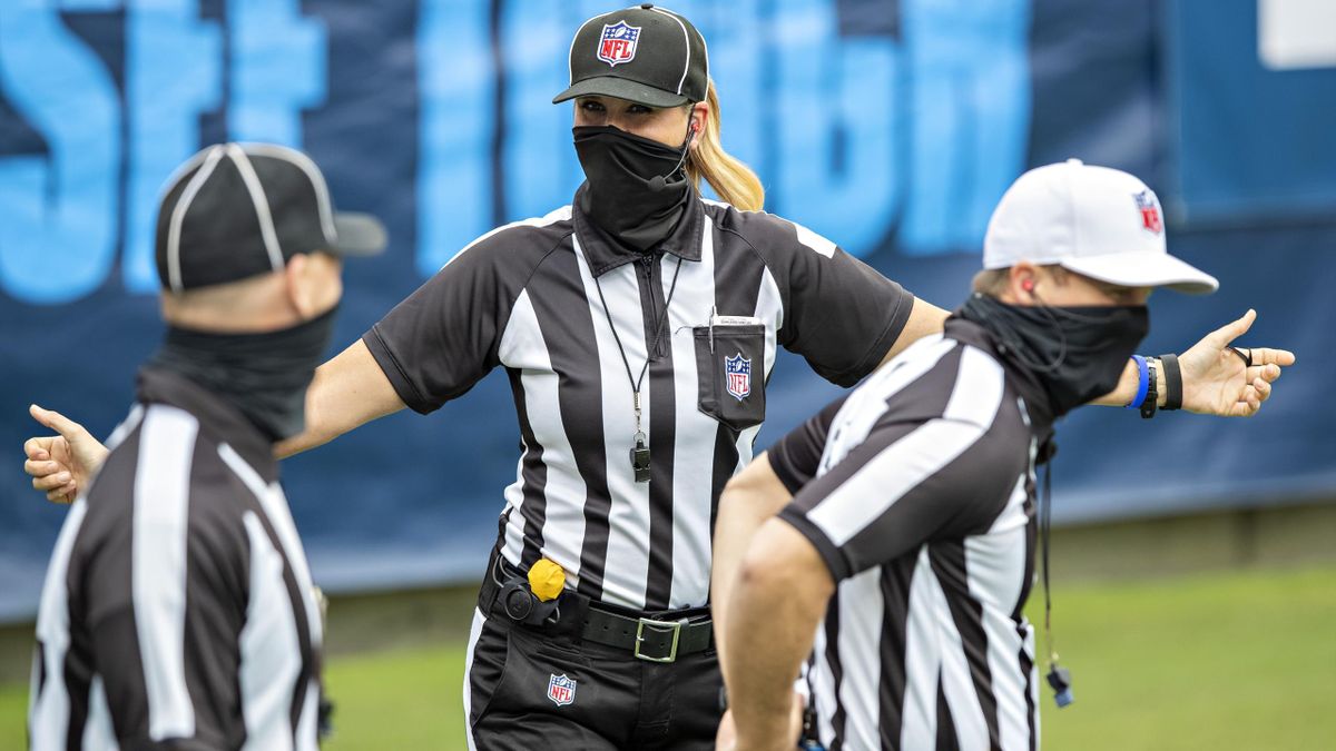 L'arbitre Sarah Thomas sera la première femme à officier lors du Super Bowl.