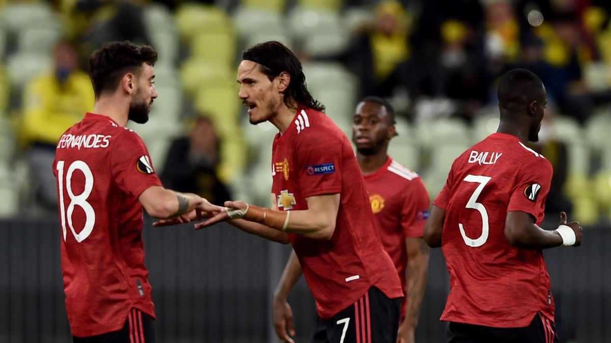 GDANSK, POLAND - MAY 26: Edinson Cavani of Manchester United celebrates with Bruno Fernandes after scoring their side's first goal during the UEFA Europa League Final between Villarreal CF and Manchester United at Gdansk Arena on May 26, 2021 in Gdansk, P