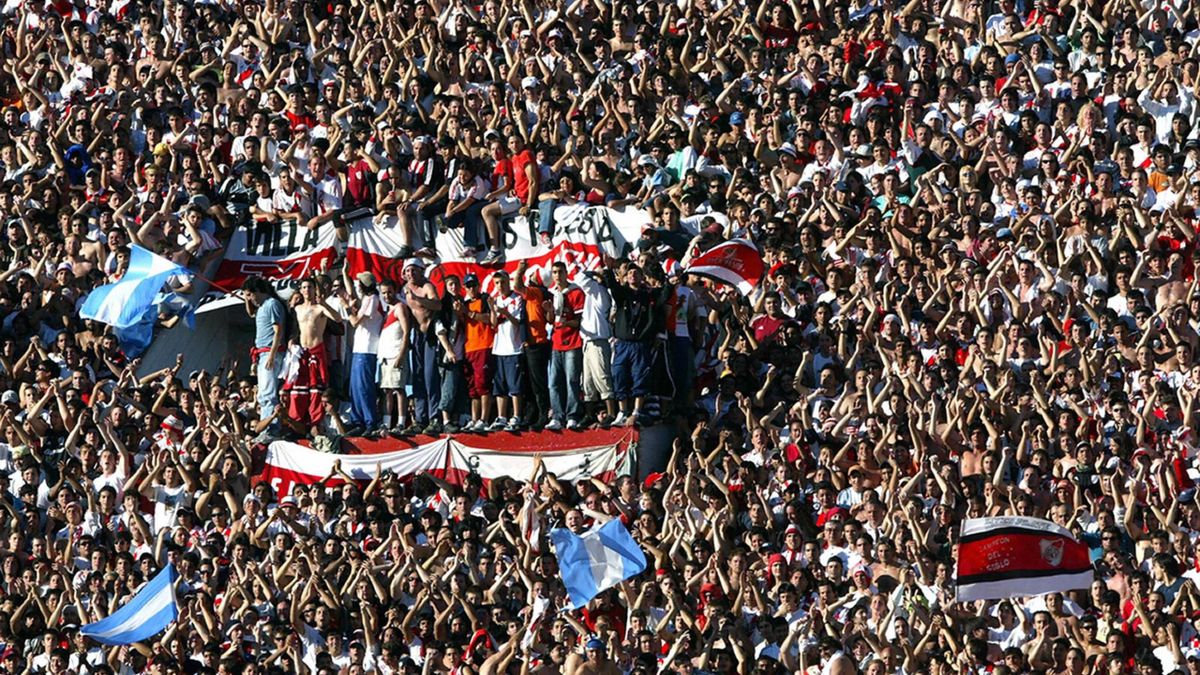 I tifosi del River Plate ammassati sulle tribune dello stadio Monumental