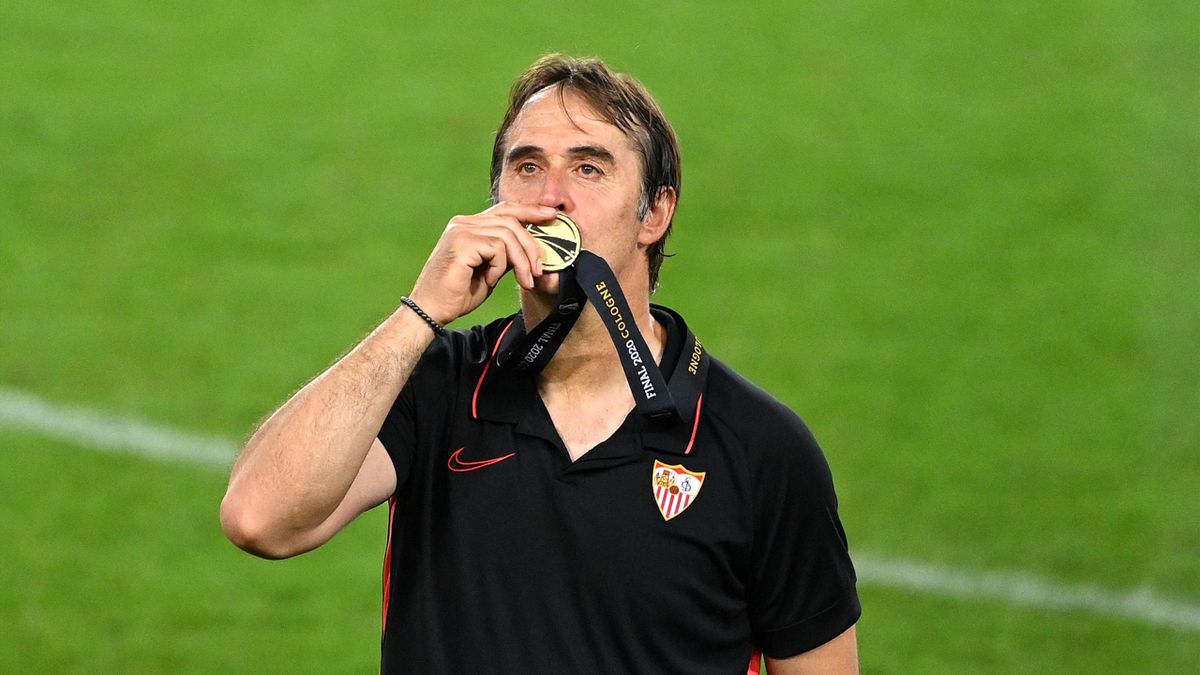 Julen Lopetegui, Head Coach of Sevilla FC kisses his winner's medal on pitch following his team's victory in the UEFA Europa League Final between Seville and FC Internazionale at RheinEnergieStadion