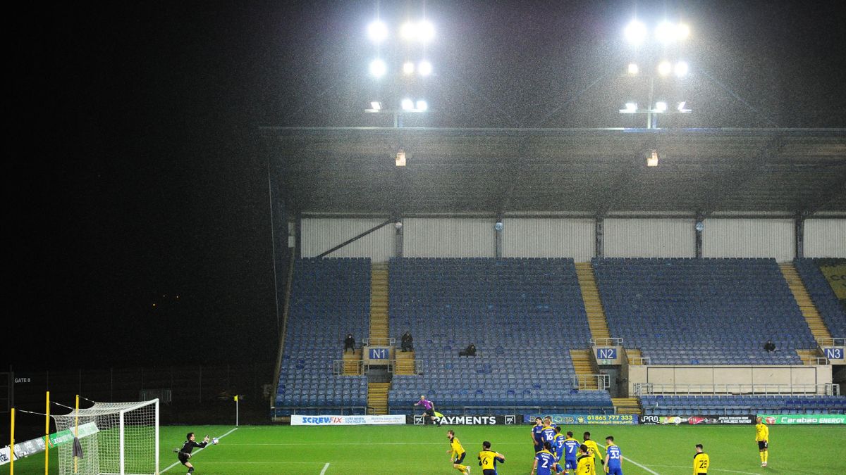 na stadione kluba oksford yunajted v