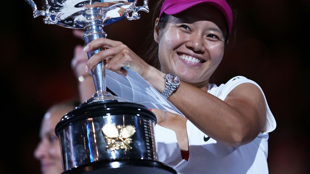 Na Li of China holds the Daphne Akhurst Memorial Cup after winning the women's final match against Dominika Cibulkova (Getty Images)