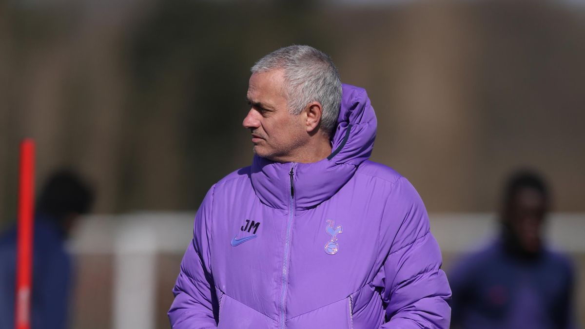 Jose Mourinho este în prezent antrenorul lui Tottenham. Portughezul le-a mai antrenat în Anglia pe Chelsea și Man United