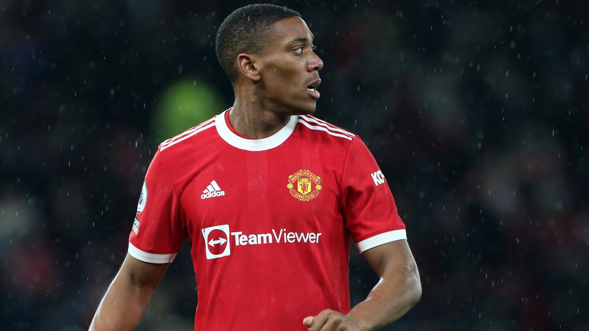 Anthony Martial nears Sevilla loan move from Man Utd after reaching wages  agreement – Paper Round - Eurosport