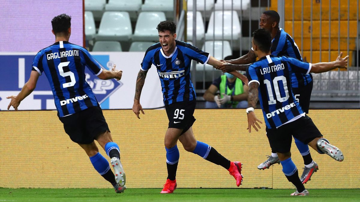 Alessandro Bastoni (Inter Mailand) bejubelt seinen Siegtreffer gegen den AC Parma