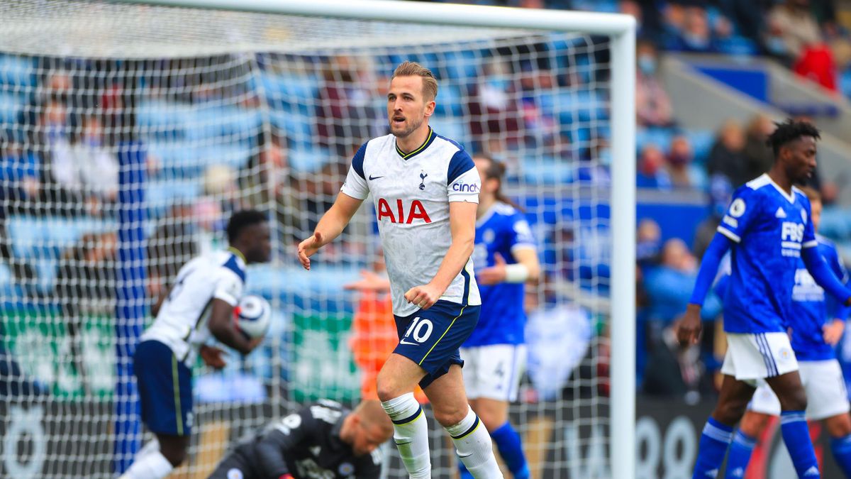 LEICESTER, ENGLAND - MAY 23: Harry Kane of Tottenham Hotspur celebrates after scoring his team's first goal during the Premier League match between Leicester City and Tottenham Hotspur at The King Power Stadium on May 23, 2021 in Leicester, England
