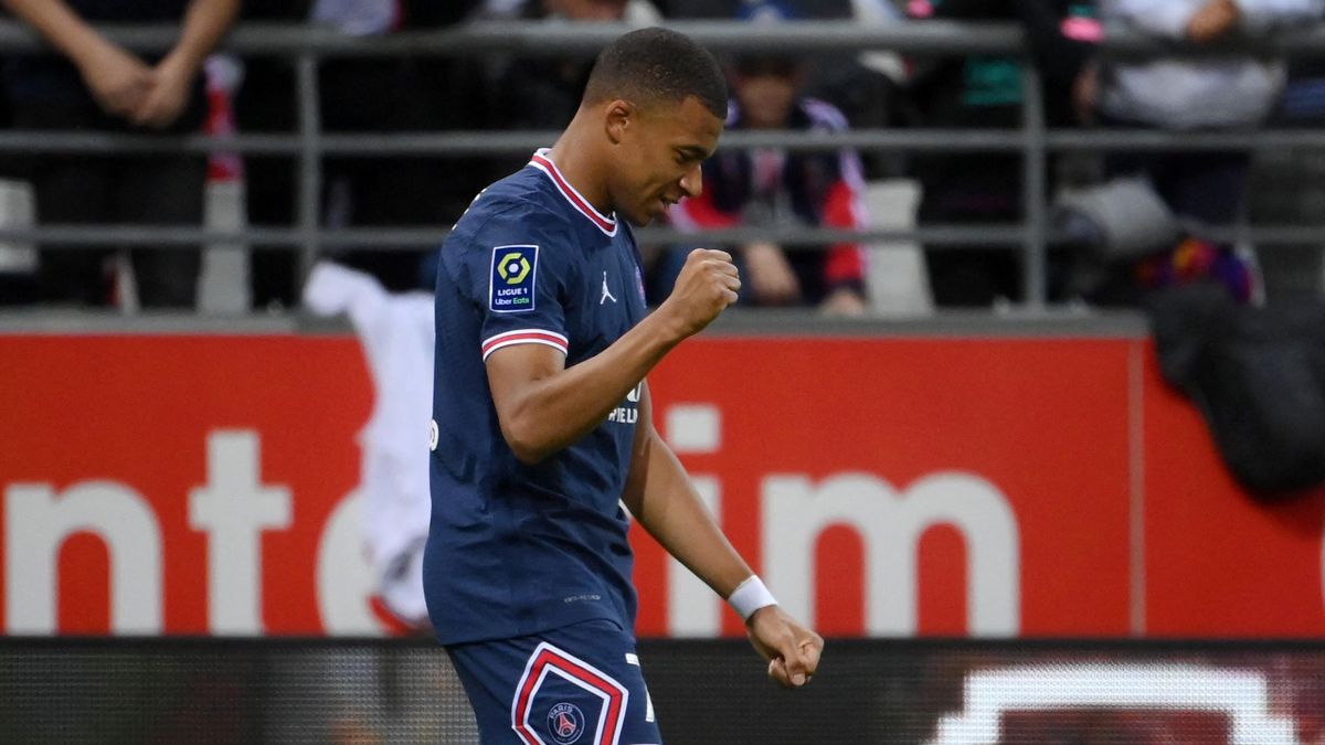 Mbappe gives PSG the lead