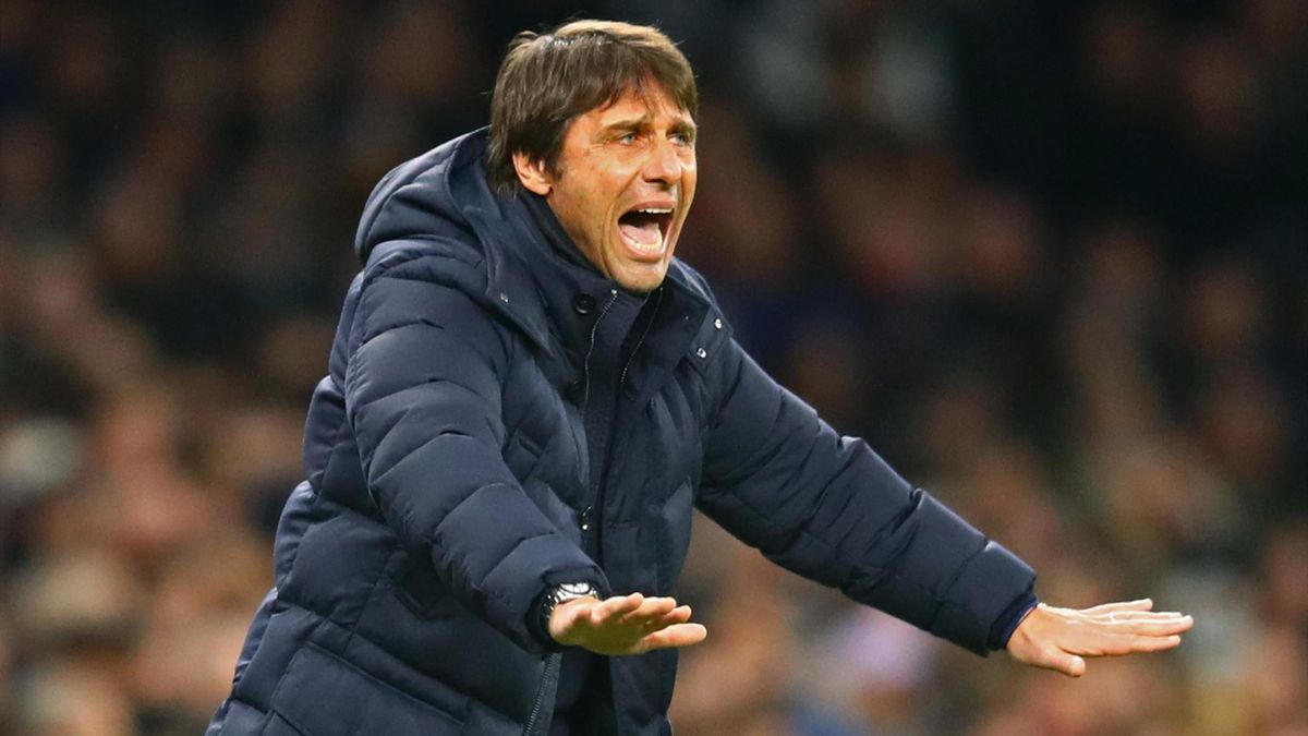 Antonio Conte roars instructions to his players during their 3-2 defeat to Southampton