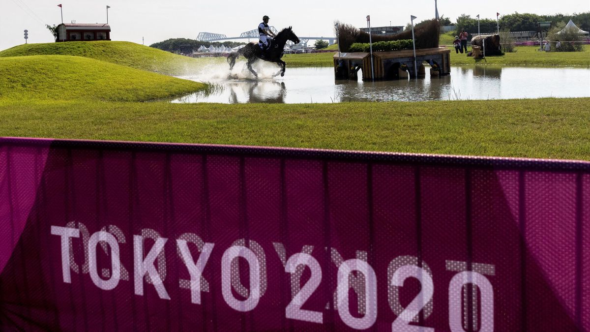 Australia's Shane Rose riding Virgil competes in the equestrian's eventing team and individual cross country during the Tokyo 2020 Olympic Games at the Sea Forest Cross Country Course in Tokyo on August 1, 2021. (Photo by Behrouz MEHRI / AFP) (Photo by BE